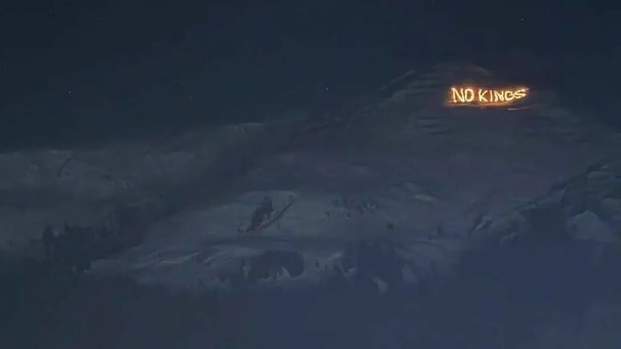 „Fără regi” – mesajul protestatarilor anti-Trump, afișat înainte de sosirea președintelui SUA la Forumul Economic Mondial de la Davos