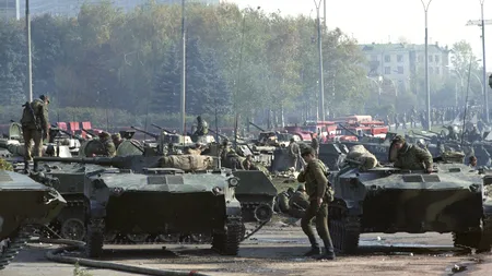 Un TANC rusesc, simbolul victoriei din cel de-Al Doilea Război Mondial, s-a RĂSTURNAT la o paradă militară