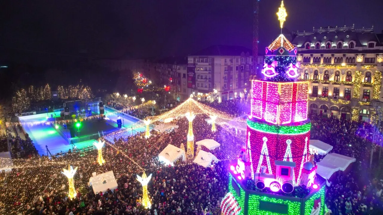 Cât costă trei mici cu o porție de cartofi la Târgul de Crăciun din Craiova. Prețuri pentru sarmale, ciolan și papanași