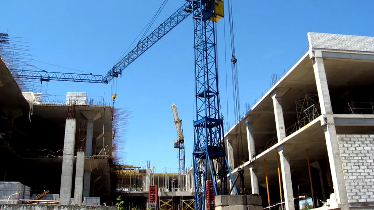 Cu cât a scăzut numărul autorizațiilor de construcții în acest an, din cauza pandemiei