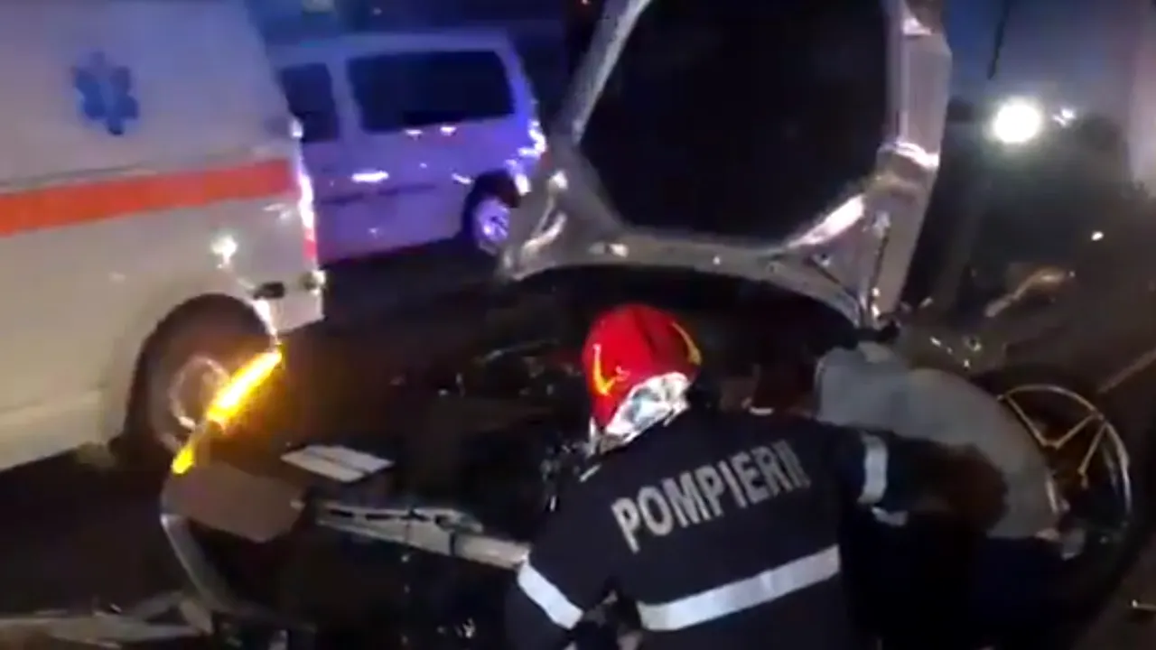 A FĂCUT PRAF un Ferrari de 150.000 de euro, la intrarea în București. S-a înfipt ÎN PARAPET după ce a pierdut o roată