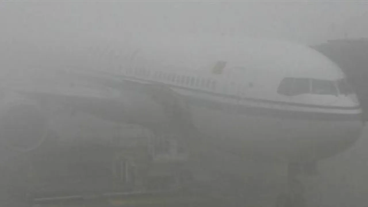 Șapte zboruri întârziate, anulate sau redirecționate din cauza ceții de la Cluj