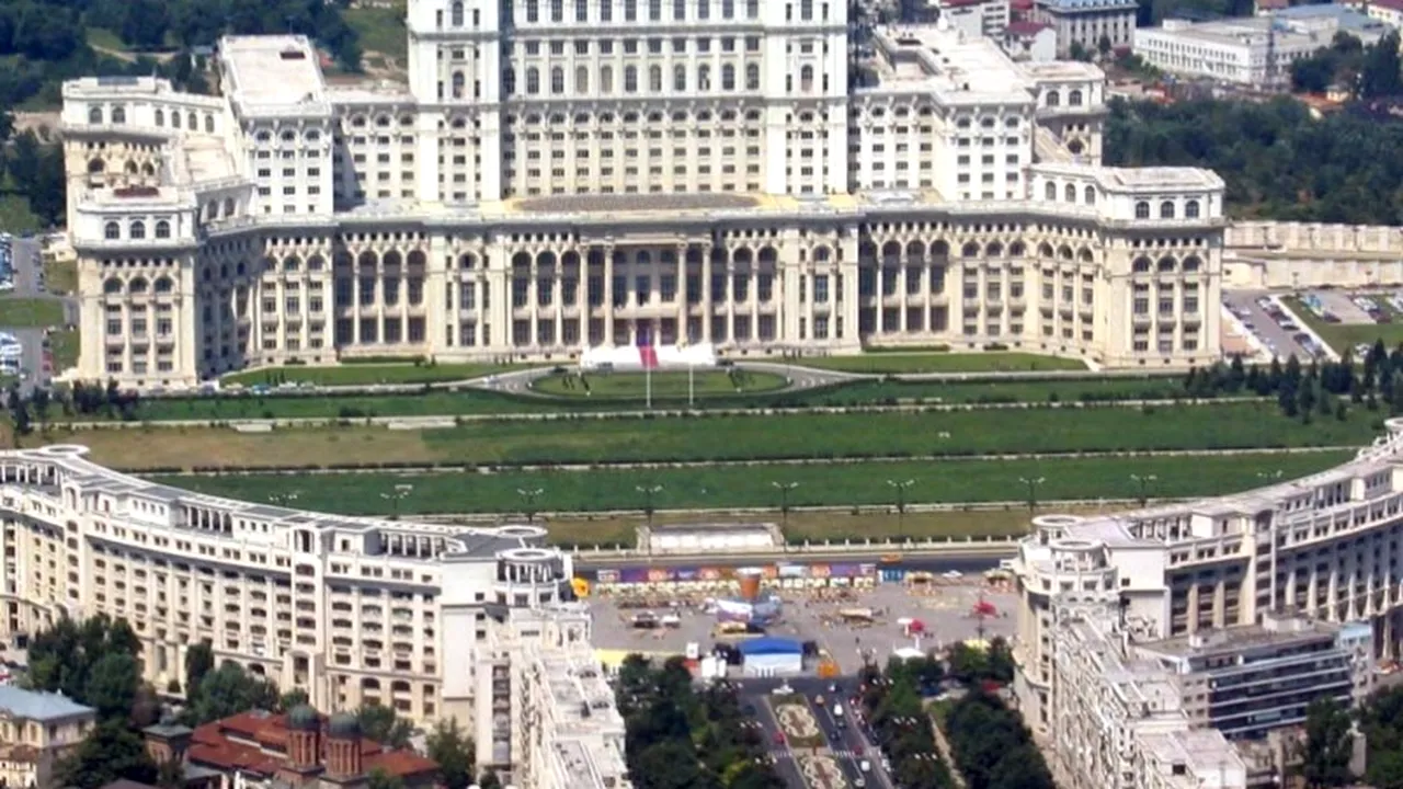 GALERIE FOTO. Sub Casa Poporului, în vizită la piscina Parlamentului. Cum arată bazinul subteran în care s-ar putea relaxa deputații și senatorii