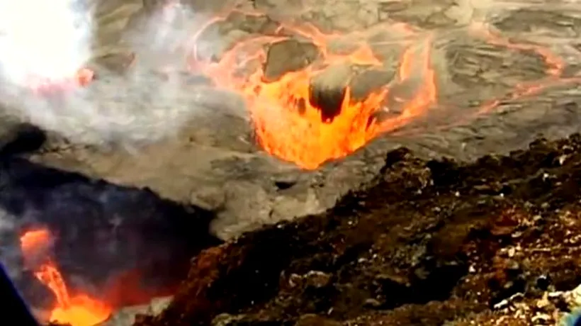 Omul vulcanilor. Un fotograf a realizat fotografii spectaculoase în apropierea unui vulcan care erupe.VIDEO