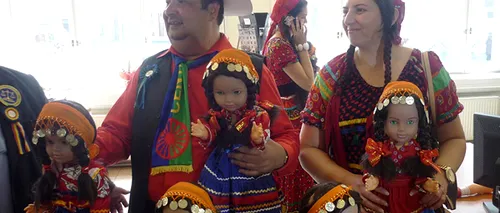 Ziua Internațională a Romilor. Păpușa Lulica, cu înfățișarea unei femei rome, lansată la Sibiu