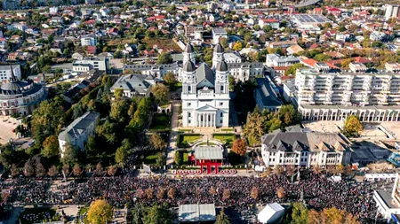 Un turist american, despre pelerinajul de Sfânta Parascheva: „Nu există așa ceva în SUA. Pelerini au stat 17 ore și spun că așteptarea a meritat”