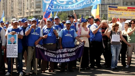 Ponta: Pensiile militarilor reduse la recalculare vor crește în 2013, eșalonat