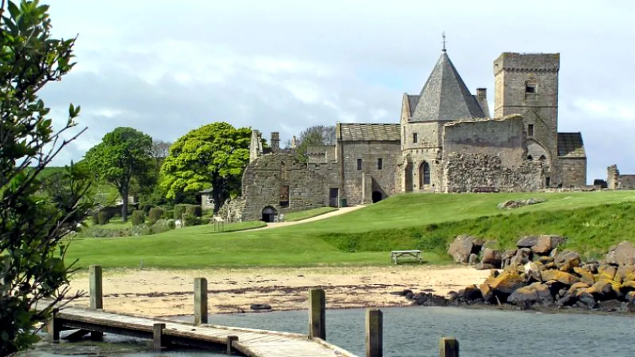 Jobul perfect: salariu de peste 20.000 de lire și locuință într-un conac medieval