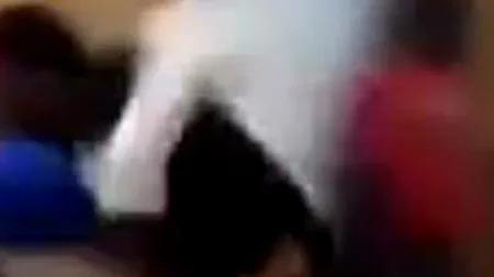 Caz incredibil în Sibiu. Două eleve, bătute cu biciul la școală de tatăl unei colege