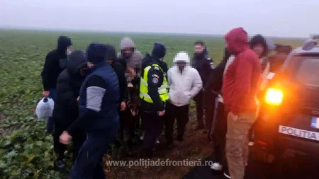 Paisprezece cetățeni străini, care ar fi intrat ilegal în România, au fost prinși la frontieră cu Bulgaria