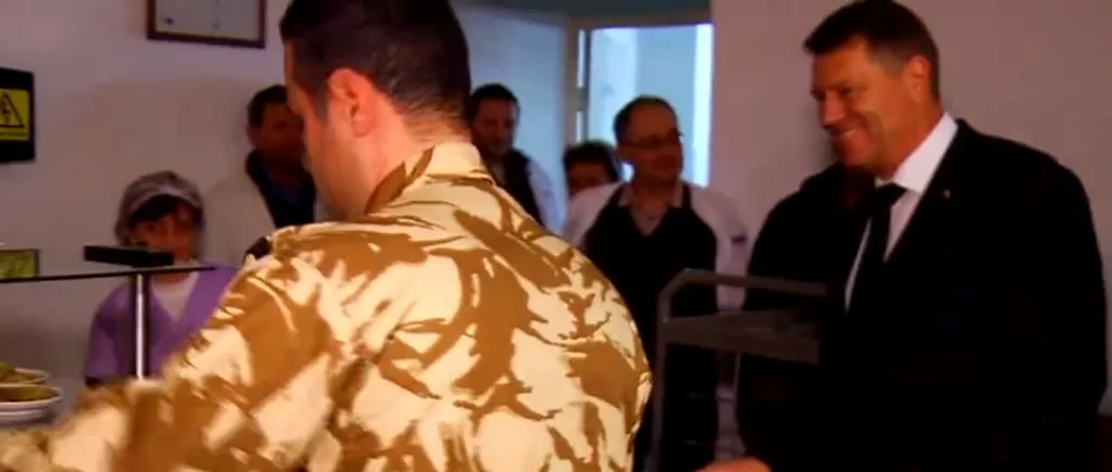 Iohannis a vizitat Batalionul 33 Vânători de Munte Posada și a mâncat la popotă alături de militari