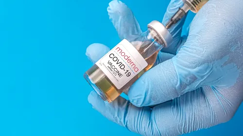 Japonia a suspendat noi loturi de vaccin Moderna, după descoperirea unor „substanţe străine” în fiole