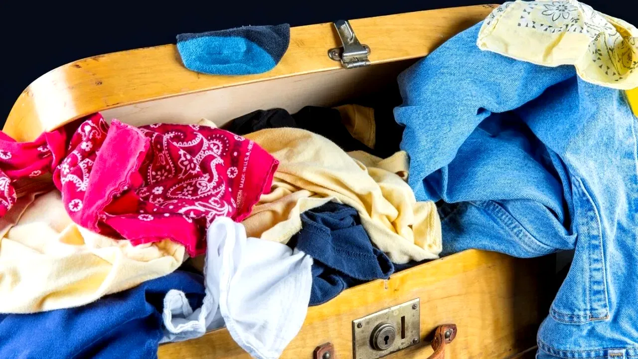 Se întâmplă și în România! Cetățenii, OBLIGAȚI să își recicleze hainele vechi. Ministrul Mediului: 