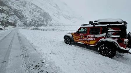 Ninge puternic pe munte. Salvamontiștii AVERTIZEAZĂ turiștii să fie echipați corespunzător