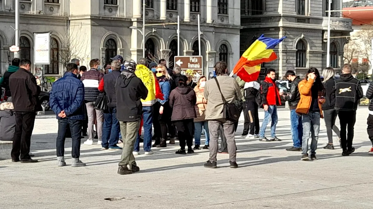 Protestul anti-restricții cu mii de tineri, anunțat la Piața Universității, a început: ”Ne vrem LIBERTATEA ÎNAPOI”