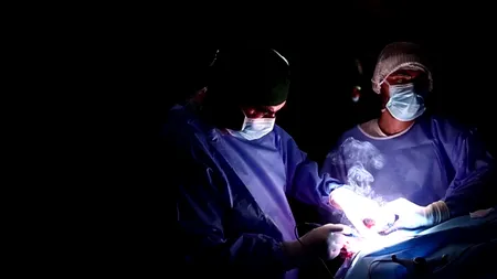 Unui român de 51 de ani i-a fost extirpată o tumoră cerebrală gigant. L-a salvat o substanţă specială