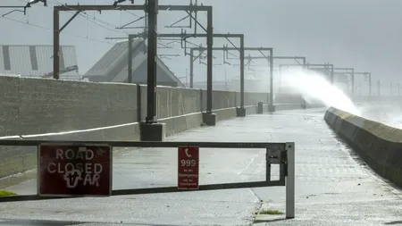 Furtuna FLORIS a lovit Marea Britanie: Rafale de vânt de 160 de km pe oră, traficul feroviar grav afectat