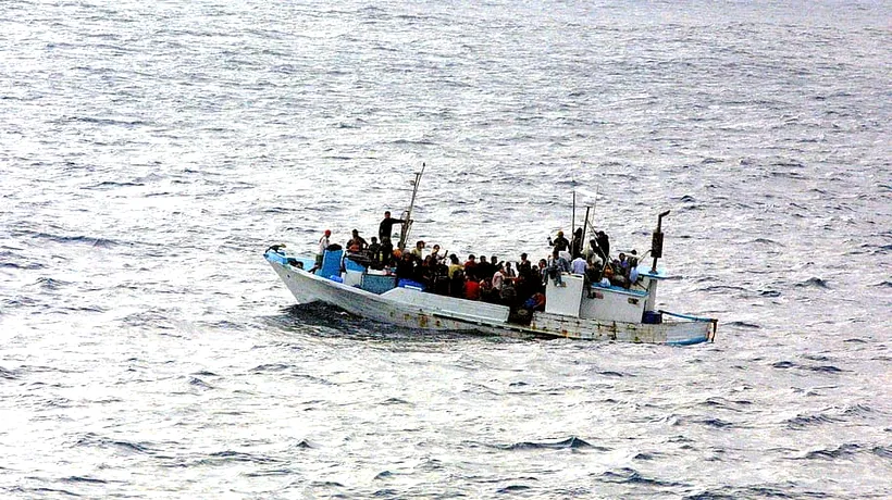 NAUFRAGIU în Mediterana. Cel puțin 30 de migranți sunt dați dispăruți