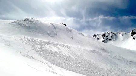 Salvamont: Există un risc însemnat de avalanșă, începând din prima seară de Crăciun. Care sunt masivele vizate de avertizarea ANM