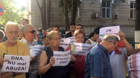 Protest la DNA. Deputatul PSD Liviu Pleșoianu și alte 10 persoane cer demisia lui Kovesi