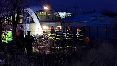 Timiș: Trafic feroviar întrerupt la Giroc după ce un tren a lovit o mașină. Șoferul a fost grav rănit - FOTO