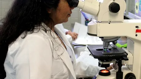 DEZVĂLUIRE ȘOCANTĂ. Pacienții declarați VINDECAȚI sunt CONTAGIOȘI/ Un reputat MICROBIOLOG ROMÂN explică mecanismul prin care coronavirusul „păcălește” sistemul imunitar