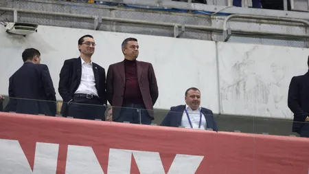 Sorin Grindeanu, fotografiat la meciul România - Republica Moldova