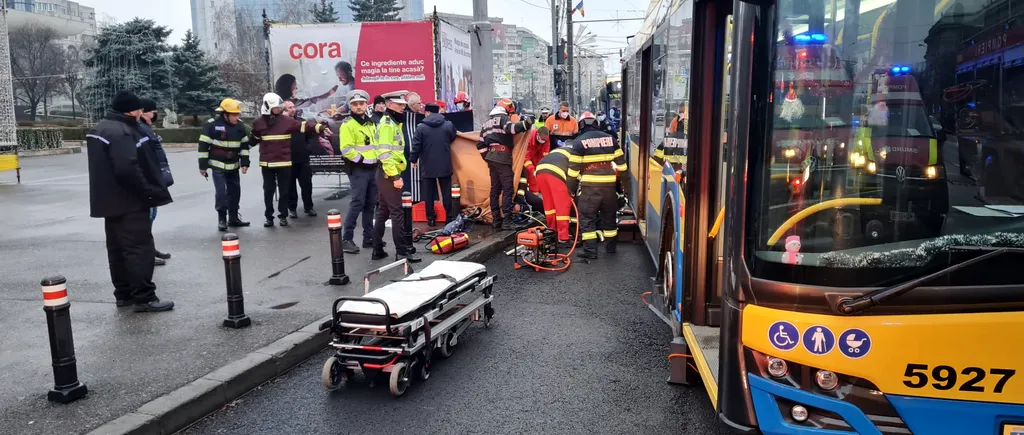 Accident tragic în Ploiești. Un bărbat a fost prins sub troleibuz