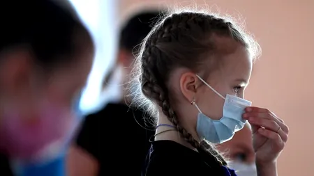 8 ȘTIRI DE LA ORA 8. Care este simptomul care indică o agravare a bolii Covid-19 la copii. Medicul Adrian Marinescu: Părinții trebuie să sune urgent la 112