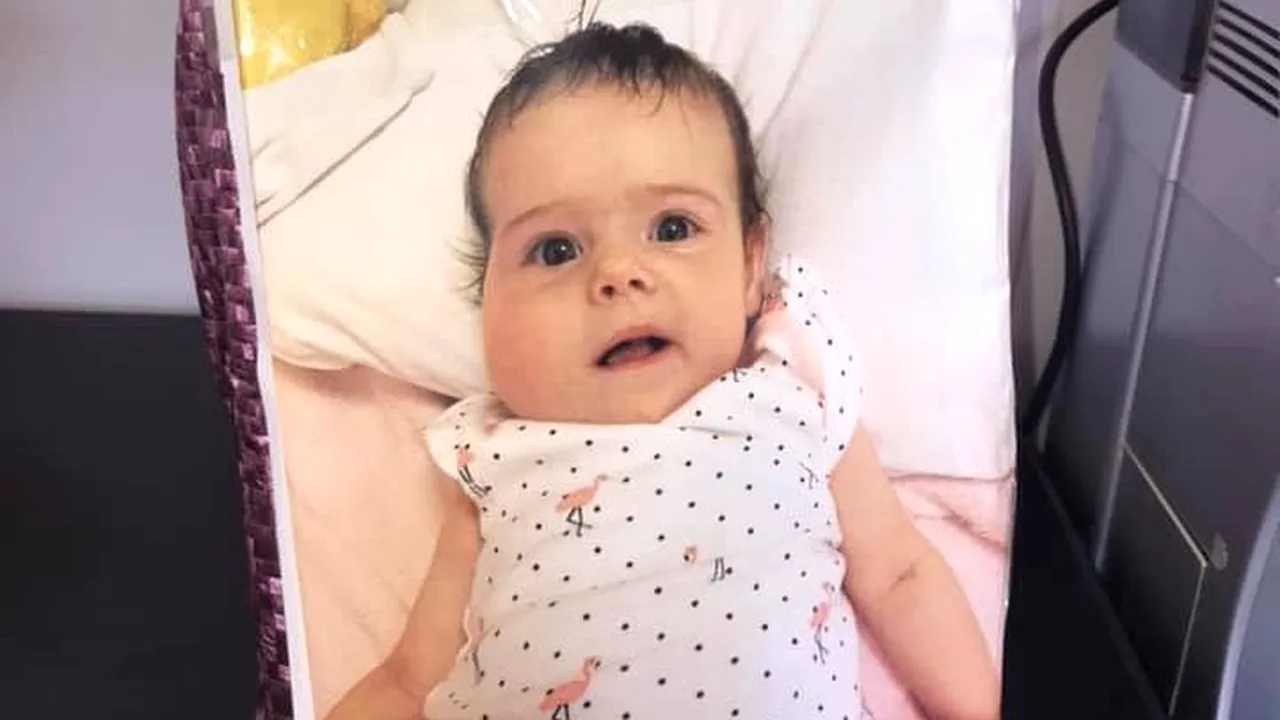 Caz umanitar. Ema, o fetiță de patru luni are nevoie urgentă de o operație în străinătate, după ce a fost diagnosticată cu o tumoră la maxilar