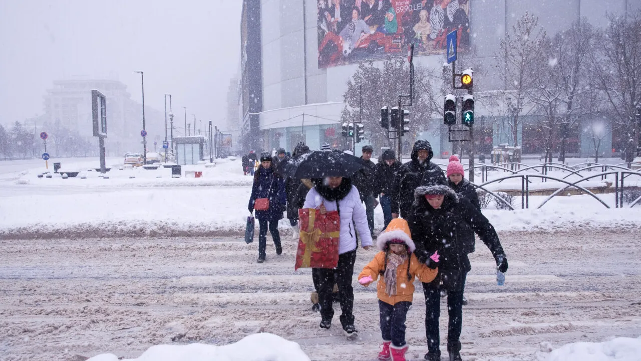 Iarna începe mai devreme! ANM a emis alertă de ninsoare și viscol pentru 20-23 noiembrie 2024