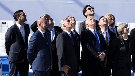 Summitul NATO de la Bruxelles aduce DOAR PROMISIUNI. Donald Trump, la fel de NEMULȚUMIT ca la sosire