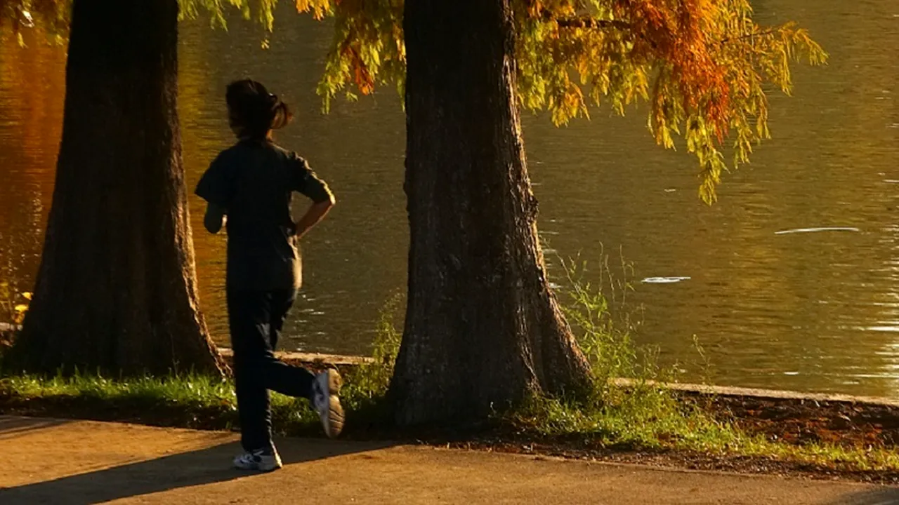 Medic: Tinerii trebuie să citească, să mănânce mai puțină mâncare procesată, să aibă activitate fizică permanentă și să nu fie sclavii tehnologiei