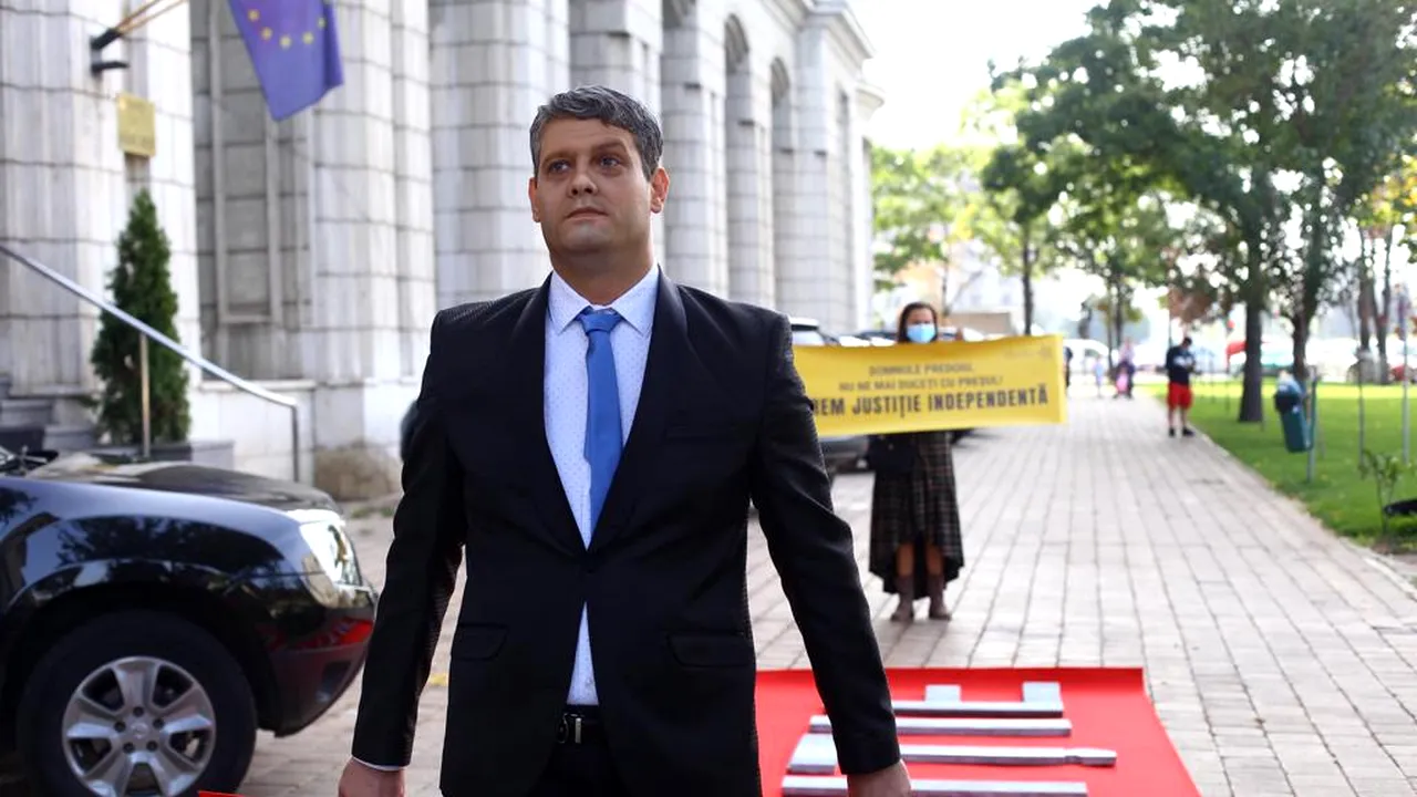 Protest inedit la Ministerul Justiției față de amânarea desființării SIIJ: „Duc justiția cu preșul, sper că nu v-ați dat seama” - FOTO/VIDEO