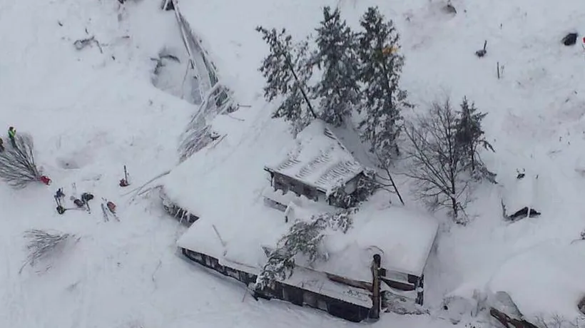 Trei români, căutați după avalanșa care a îngropat un hotel din Italia. Anunțul MAE