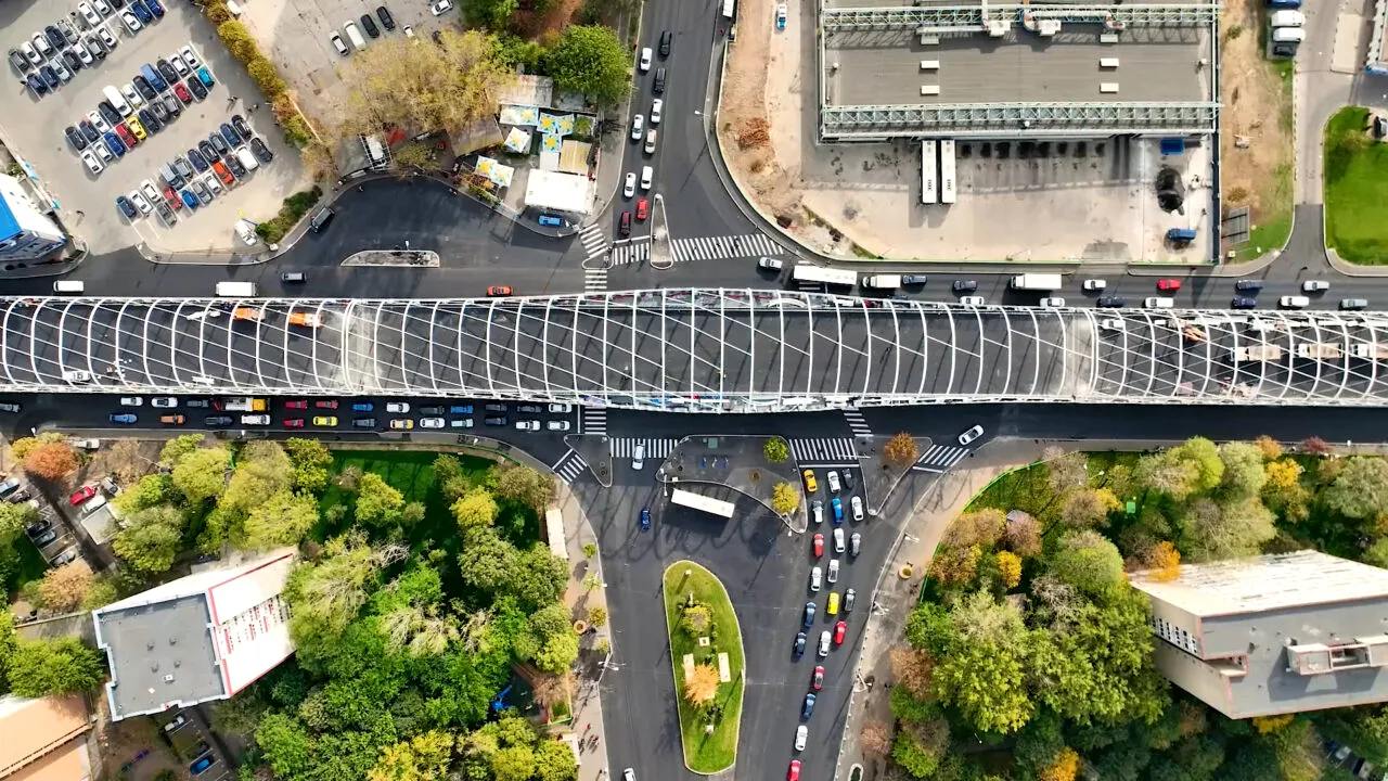 Pasajul Europa Unită din Sectorul 4, ultimele pregătiri înainte de deschidere. Daniel Băluță, primar: „Podul este vital pentru traficul din București”