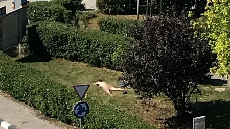 Dorea să se BRONZEZE. Amendată după ce a făcut PLAJĂ NUD în fața Direcției de Finanțe Giurgiu