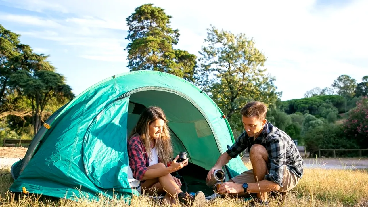 (P) Ce să iei cu tine la camping? Ghid practic pentru călătorii începători