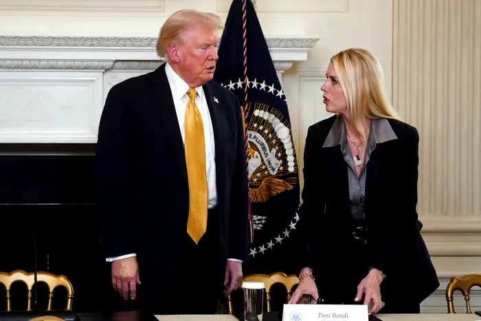 Donald Trump și Pam Bondi - Foto: Mediafax foto