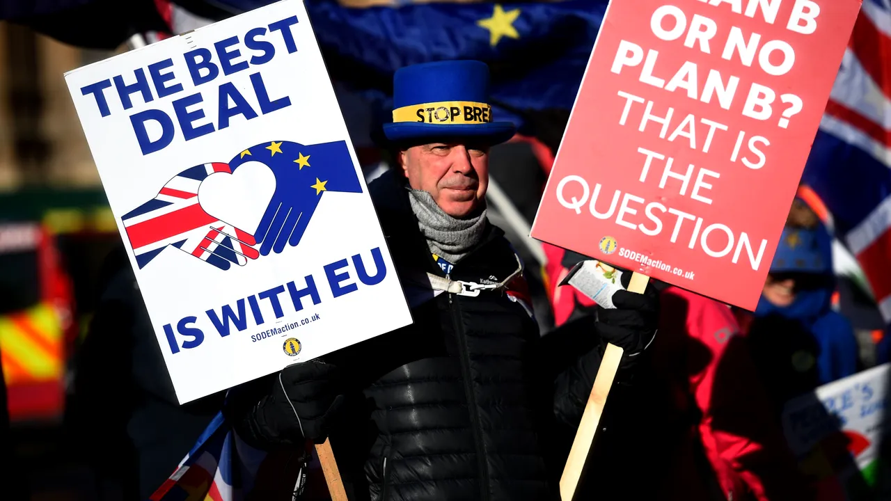 LOVITURĂ pentru Theresa May. Opoziția britanică AMENINȚĂ că va cere un nou REFERENDUM dacă Acordul Brexit NU va fi aprobat