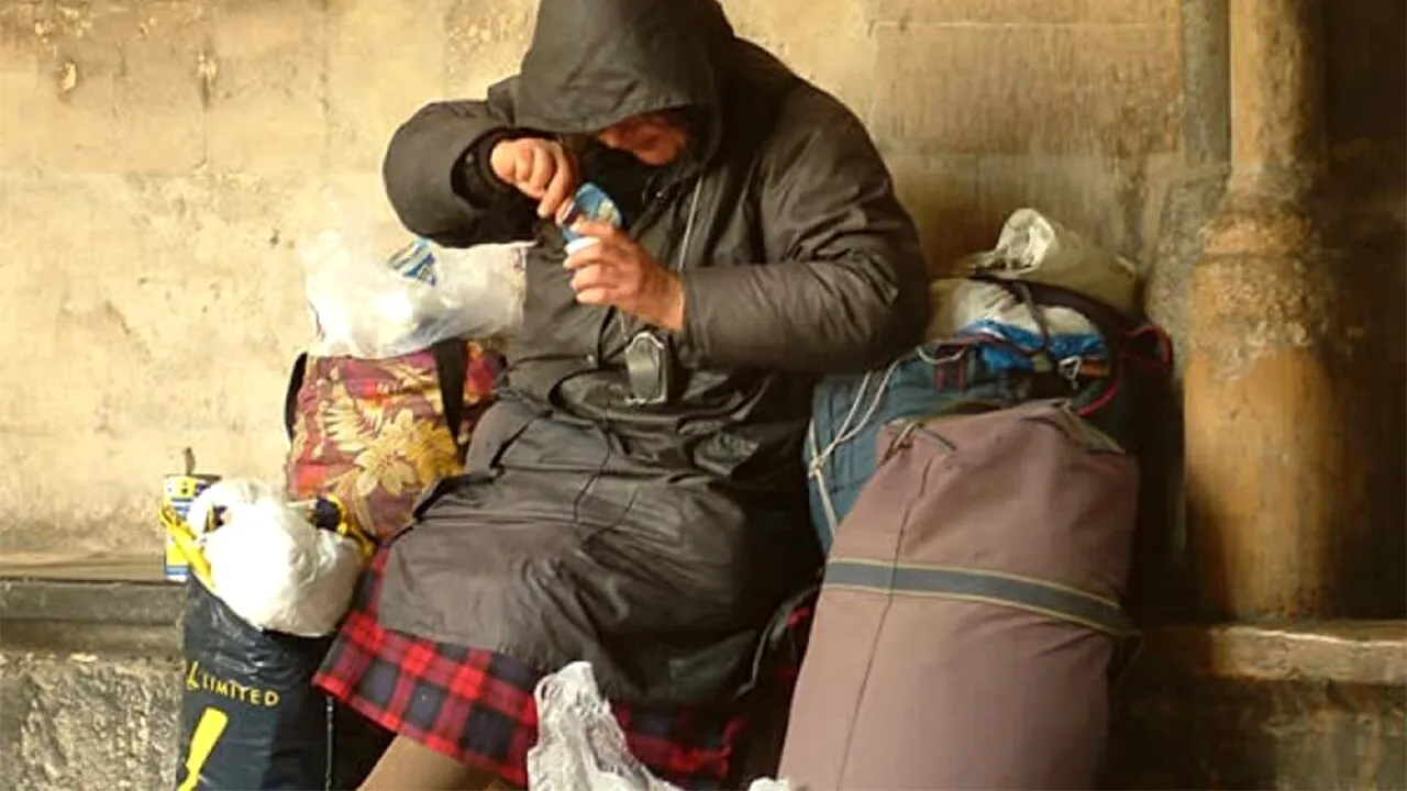 Nicio faptă bună nu rămâne NEPEDEPSITĂ! Ce a pățit o femeie din Dorohoi, după ce a primit în casă o tânără găsită pe stradă