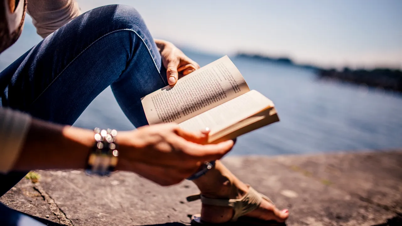 Un roman scris de un român a ajuns în topul celor mai vândute cărți în Columbia 