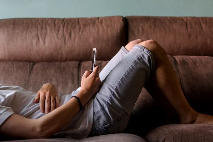 Studiu OMS România, pe primul loc în Europa la folosirea problematică a platformelor de social media de copii și adolescenți