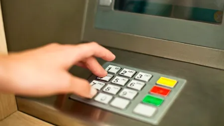Ce face BUTONUL roșu de la bancomat și când trebuie folosit pentru a evita fraudele bancare