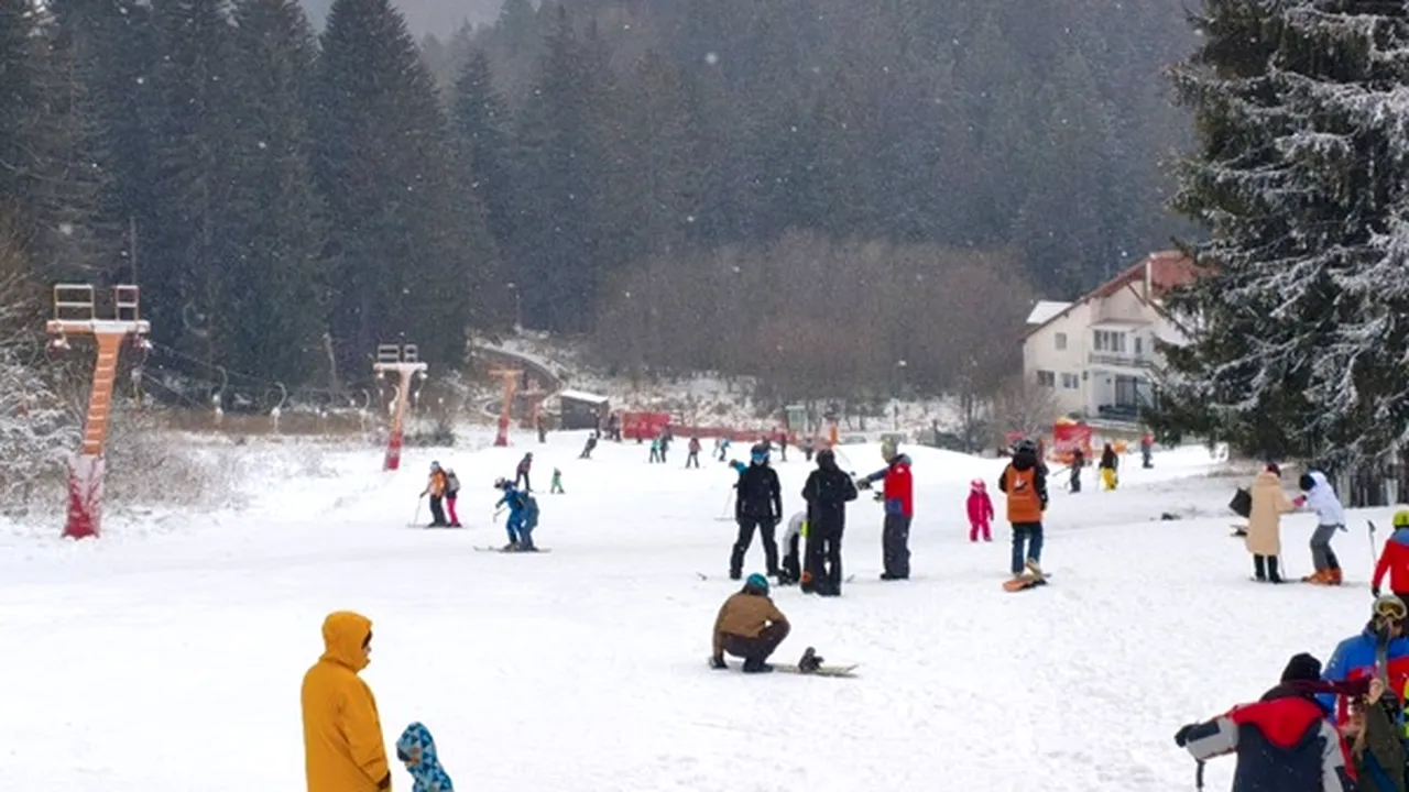 Se schiază în Poiana Brașov. Pârtiile Bradul și Stadion au fost deschise