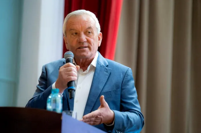 Constantin Toma, Facebook