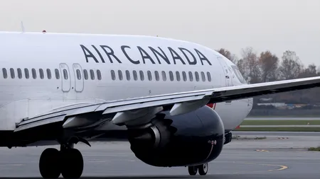 Șocant! Un pasager s-a îmbarcat într-un avion, apoi a deschis o ușă și a căzut din aeronavă