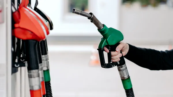 Prețul motorinei ar putea crește din nou de la 1 noiembrie. Ce sector ar urma să resimtă cel mai puternic scumpirea