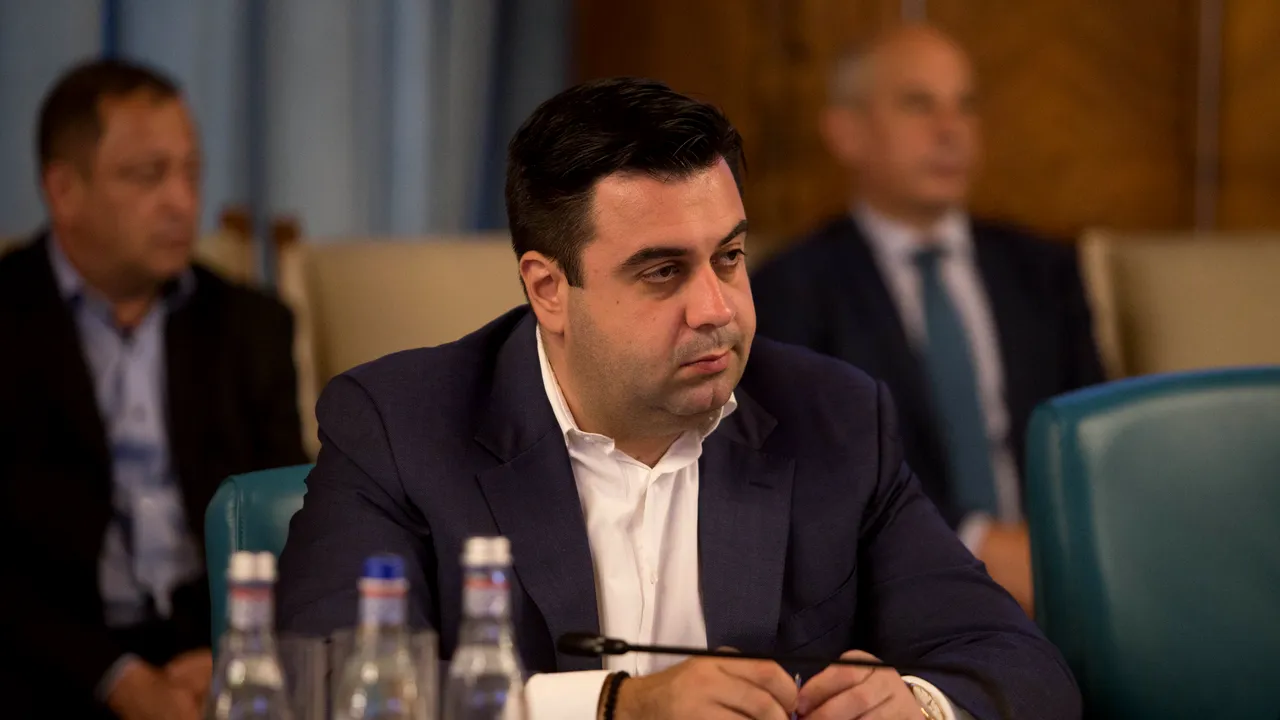 Sindicaliștii din Tarom îi sugerează ministrului Cuc să facă restructurări printre consilieri