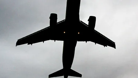 Malaysia examinează ipoteza teroristă după dispariția avionului cu 239 de persoane la bord. Aparatul Boeing 777 ar fi făcut cale întoarsă la scurt timp de la decolare